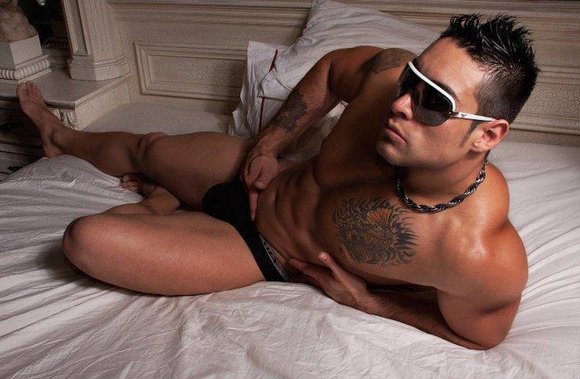 580px x 379px - Alessandro King â€“ The Muscular Chilean Stud