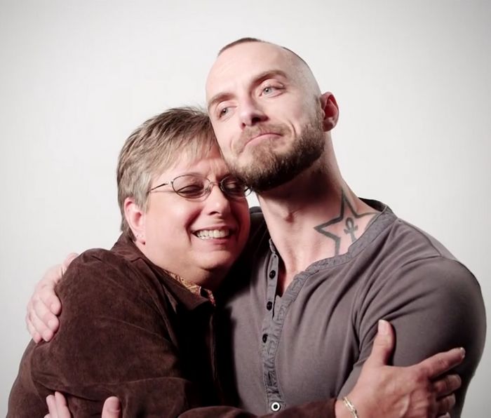 Video Interview with Gay Porn Star Jessie Colter & His Mom!