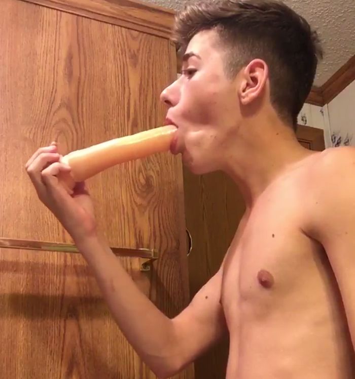 700px x 749px - Twink Newcomer Joey Mills Has No Gag Reflex and Gets Fucked ...