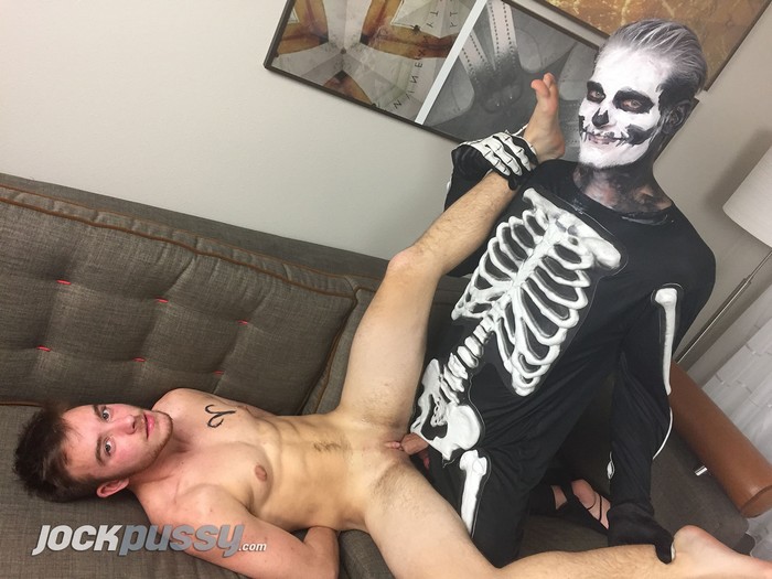 Halloween Pussy Porn - Trans Man Luke Hudson Gets Fucked Bareback By Zack Grayson in JockPussy  Halloween